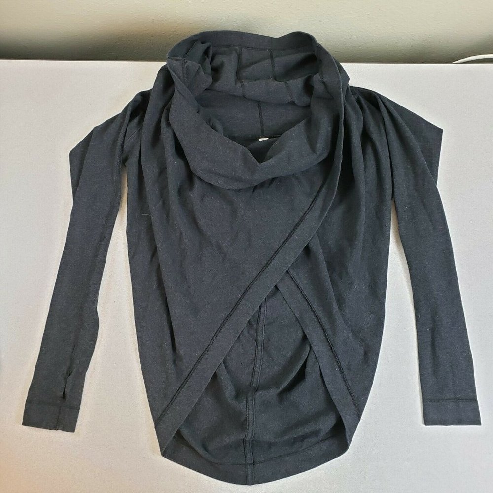 Lululemon Womens Athletica Black Long Sleeve Pullover Activewear Top Size 6